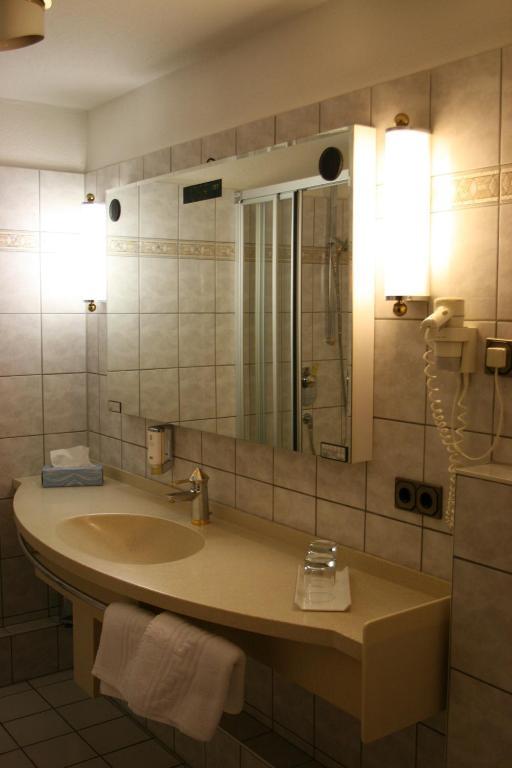 Hotel La Vigie & Ristorante Belvedere Duisburg Szoba fotó